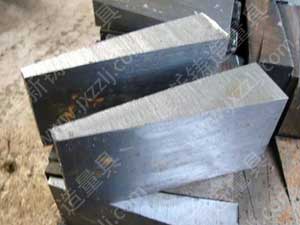 б�|�F��Ҫ����늏S���Vɽ�����m���Cе�O�䰲�b�{ԇ���Cе�ӹ����ИI,��;�����ڸ��N�O���ˮƽ��ƽ���{��,ʹ�O�����\�D�^���в��l���Aб������,���C�O�����\�D�^����̎��ˮƽ��������B,�p���O��ĥ�p,���C�O��������\�м������ĸ߾���.